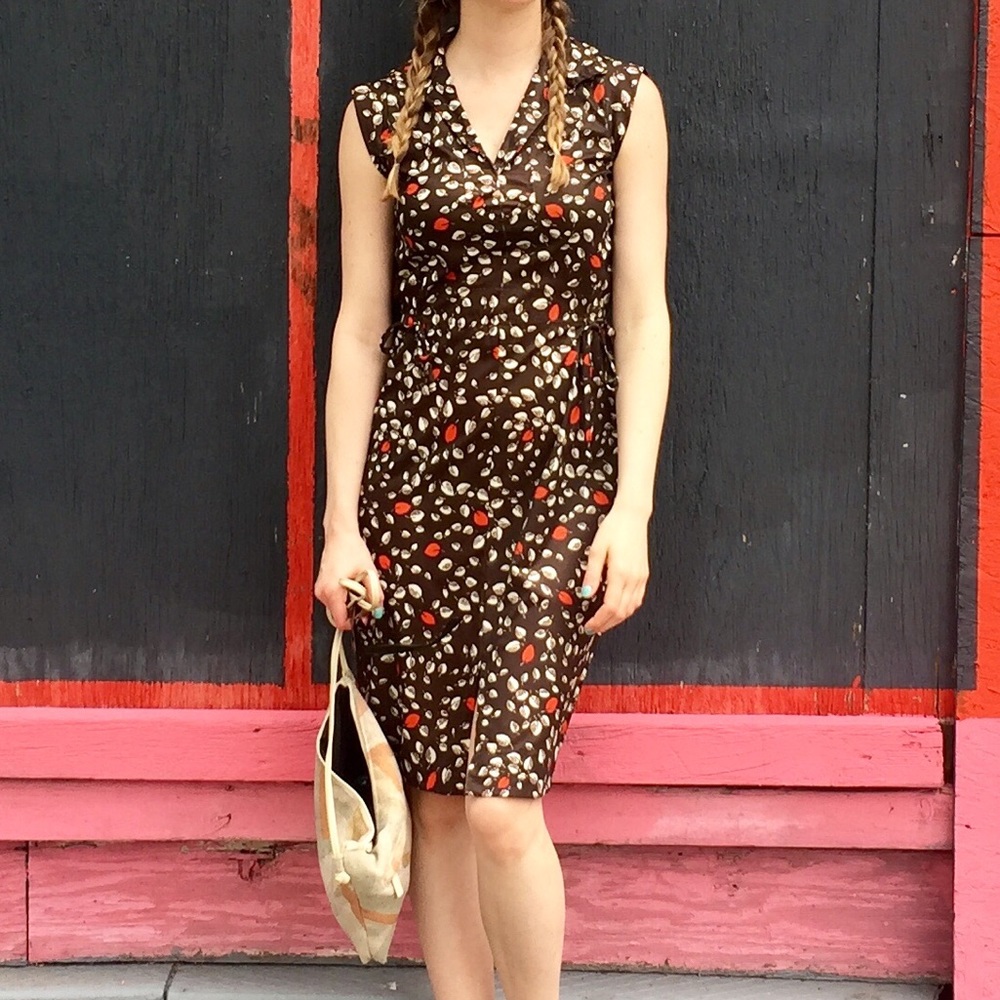 Unique Vintage 1970s Dress with Autumnal Leaf Pattern and String Cinched Waist